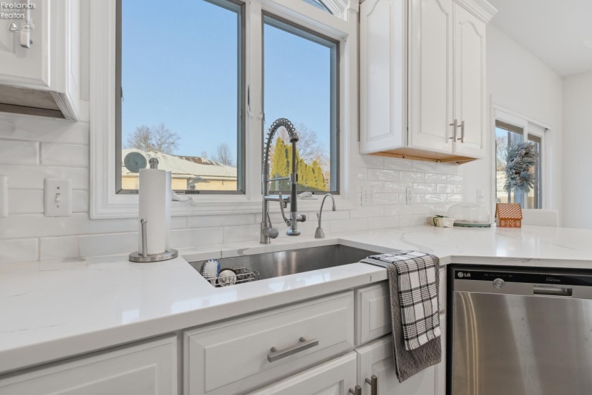 5519 Manhattan Drive, Lorain, 44053, 4 Bedrooms Bedrooms, ,3 BathroomsBathrooms,Residential,For Sale,Manhattan,20254723