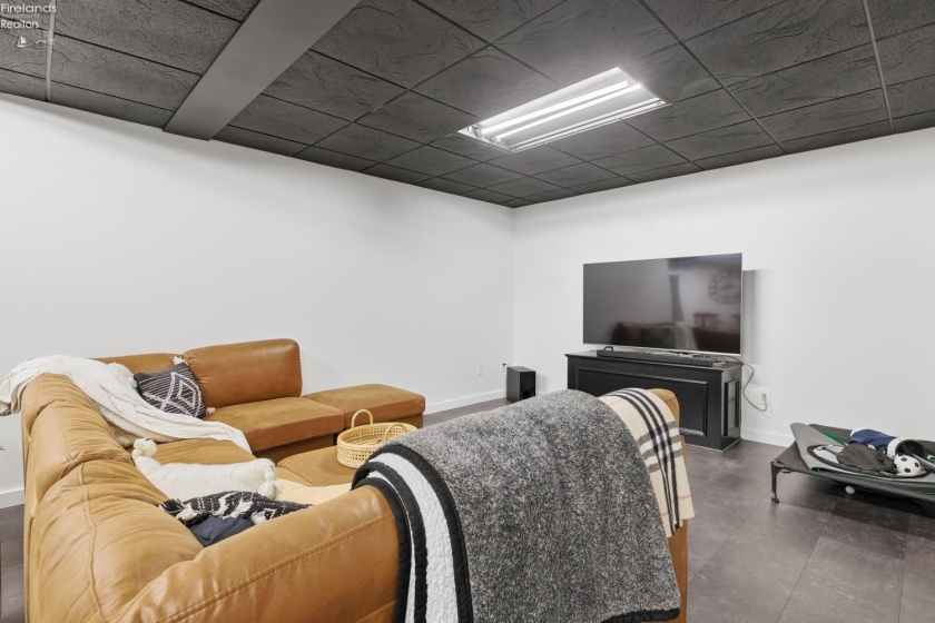 5519 Manhattan Drive, Lorain, 44053, 4 Bedrooms Bedrooms, ,3 BathroomsBathrooms,Residential,For Sale,Manhattan,20254723