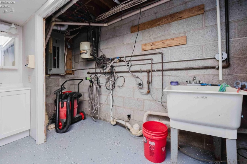 301 Schiller Avenue, Sandusky, 44870, 7 Bedrooms Bedrooms, ,5 BathroomsBathrooms,Residential,For Sale,Schiller,20254654