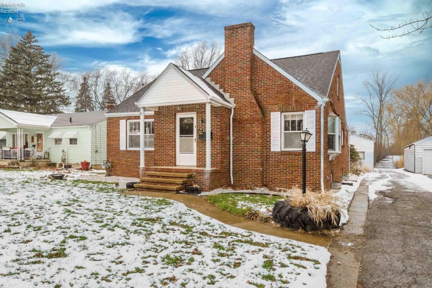 301 Schiller Avenue, Sandusky, 44870, 7 Bedrooms Bedrooms, ,5 BathroomsBathrooms,Residential,For Sale,Schiller,20254654