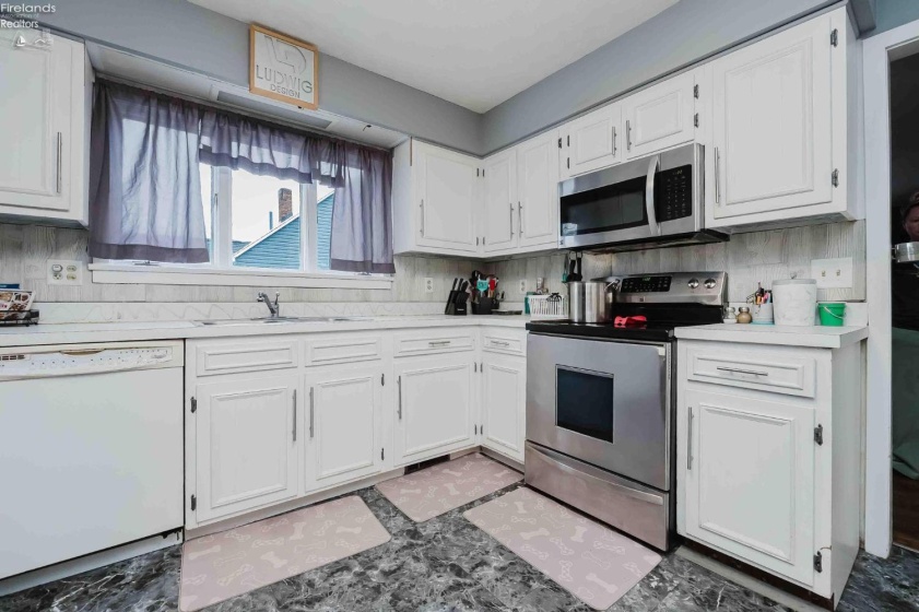 301 Schiller Avenue, Sandusky, 44870, 7 Bedrooms Bedrooms, ,5 BathroomsBathrooms,Residential,For Sale,Schiller,20254654