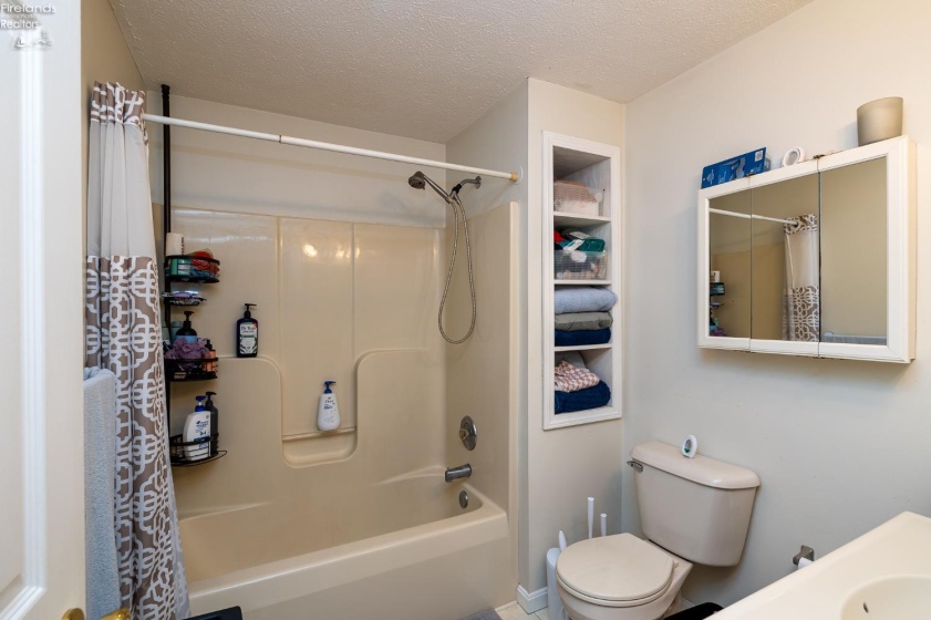 48903 North Ridge Road, Amherst, 44001, ,Multiple Units,For Sale,North Ridge Road,20254719