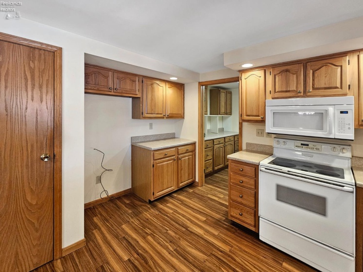 827 Maple Street, Clyde, 43410, 3 Bedrooms Bedrooms, ,3 BathroomsBathrooms,Residential,For Sale,Maple Street,20254647