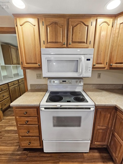 827 Maple Street, Clyde, 43410, 3 Bedrooms Bedrooms, ,3 BathroomsBathrooms,Residential,For Sale,Maple Street,20254647