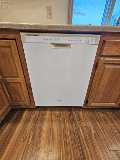 827 Maple Street, Clyde, 43410, 3 Bedrooms Bedrooms, ,3 BathroomsBathrooms,Residential,For Sale,Maple Street,20254647