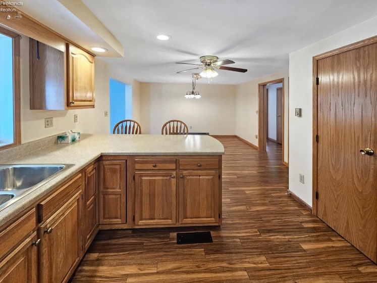 827 Maple Street, Clyde, 43410, 3 Bedrooms Bedrooms, ,3 BathroomsBathrooms,Residential,For Sale,Maple Street,20254647