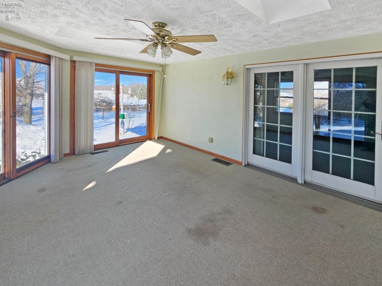 827 Maple Street, Clyde, 43410, 3 Bedrooms Bedrooms, ,3 BathroomsBathrooms,Residential,For Sale,Maple Street,20254647