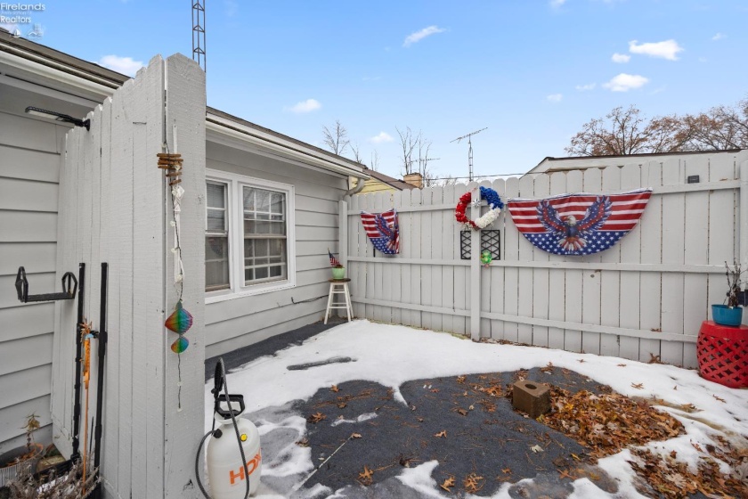 3896 Meadow Lane, Lorain, 44055, 3 Bedrooms Bedrooms, ,1 BathroomBathrooms,Residential,For Sale,Meadow Lane,20254652