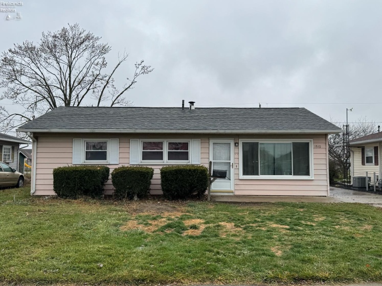 1310 Elmhurst Lane, Fremont, 43420, 3 Bedrooms Bedrooms, ,2 BathroomsBathrooms,Residential,For Sale,Elmhurst,20254736