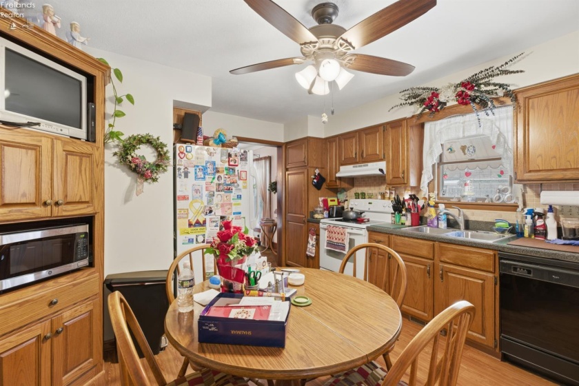 412 Kentucky Avenue, Lorain, 44052, 2 Bedrooms Bedrooms, ,2 BathroomsBathrooms,Residential,For Sale,Kentucky,20254740