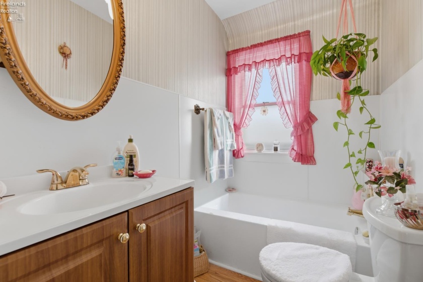 412 Kentucky Avenue, Lorain, 44052, 2 Bedrooms Bedrooms, ,2 BathroomsBathrooms,Residential,For Sale,Kentucky,20254740