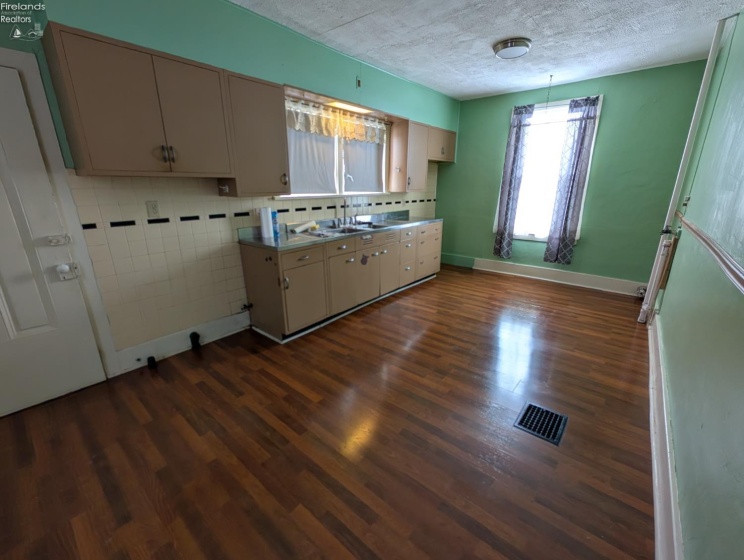 301 Washington Street, Republic, 44867, ,Multiple Units,For Sale,Washington,20254748