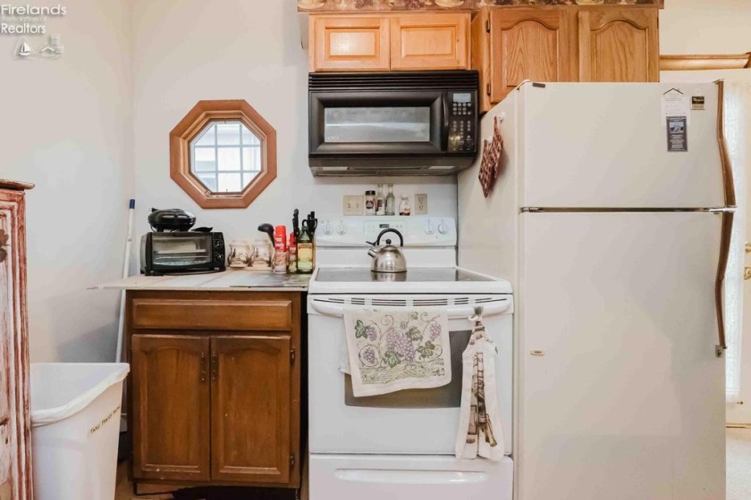 5491 Center Lane, Port Clinton, 43452, 2 Bedrooms Bedrooms, ,1 BathroomBathrooms,Residential,For Sale,Center,20254749