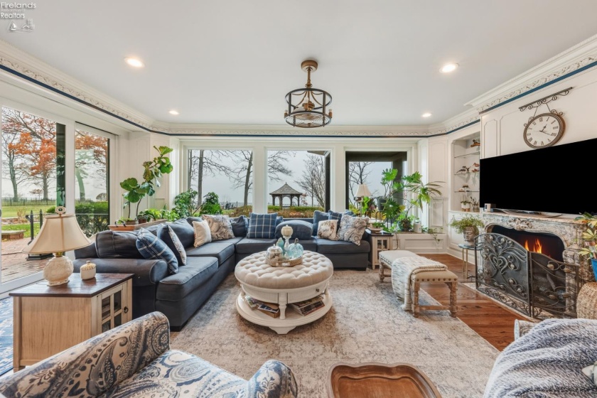 13904 Edgewater, Lakewood, 44107, 6 Bedrooms Bedrooms, ,9 BathroomsBathrooms,Residential,For Sale,Edgewater,20254710