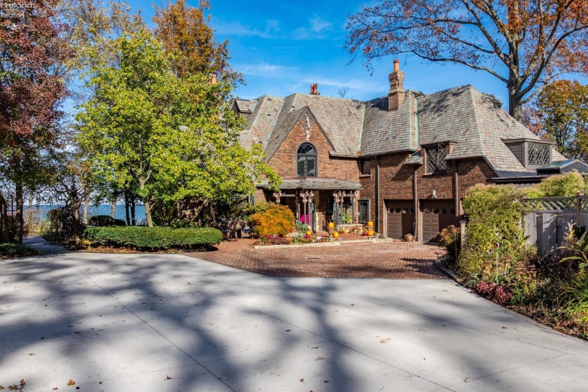 13904 Edgewater, Lakewood, 44107, 6 Bedrooms Bedrooms, ,9 BathroomsBathrooms,Residential,For Sale,Edgewater,20254710