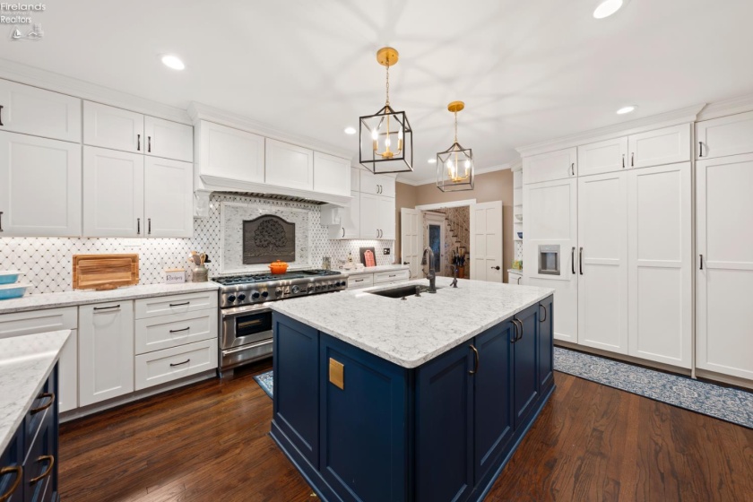 13904 Edgewater, Lakewood, 44107, 6 Bedrooms Bedrooms, ,9 BathroomsBathrooms,Residential,For Sale,Edgewater,20254710