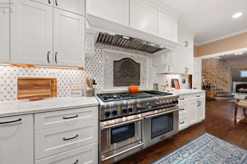 13904 Edgewater, Lakewood, 44107, 6 Bedrooms Bedrooms, ,9 BathroomsBathrooms,Residential,For Sale,Edgewater,20254710