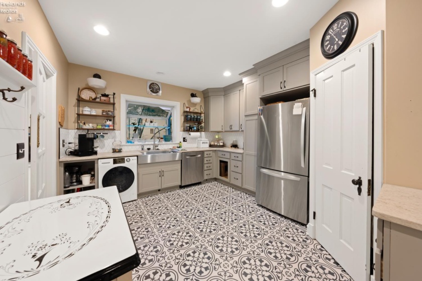 13904 Edgewater, Lakewood, 44107, 6 Bedrooms Bedrooms, ,9 BathroomsBathrooms,Residential,For Sale,Edgewater,20254710