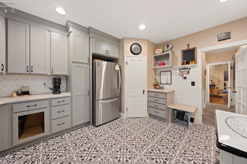 13904 Edgewater, Lakewood, 44107, 6 Bedrooms Bedrooms, ,9 BathroomsBathrooms,Residential,For Sale,Edgewater,20254710