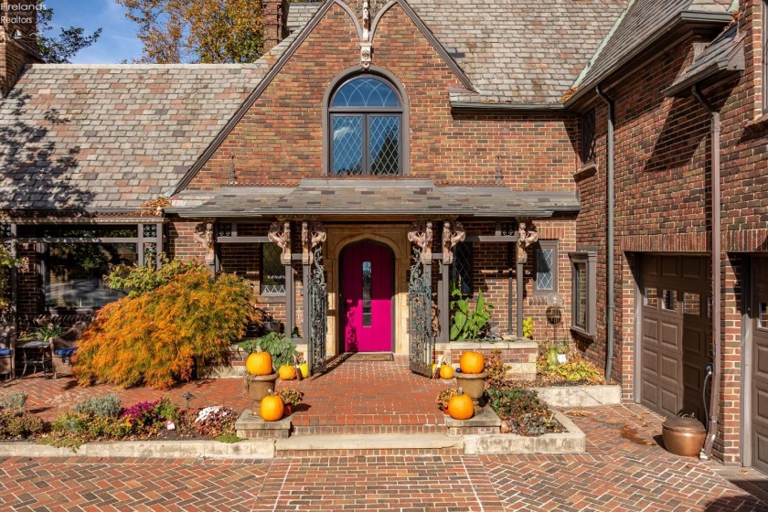 13904 Edgewater, Lakewood, 44107, 6 Bedrooms Bedrooms, ,9 BathroomsBathrooms,Residential,For Sale,Edgewater,20254710