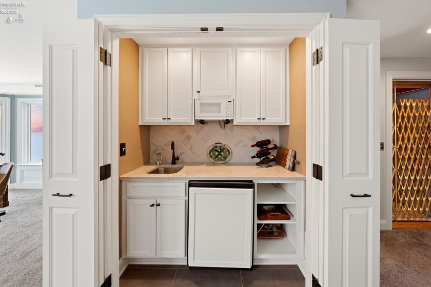 13904 Edgewater, Lakewood, 44107, 6 Bedrooms Bedrooms, ,9 BathroomsBathrooms,Residential,For Sale,Edgewater,20254710