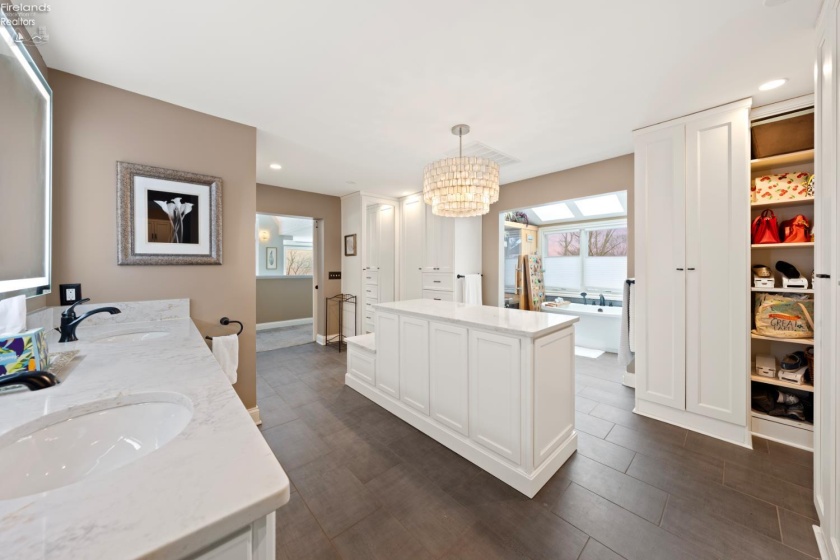 13904 Edgewater, Lakewood, 44107, 6 Bedrooms Bedrooms, ,9 BathroomsBathrooms,Residential,For Sale,Edgewater,20254710