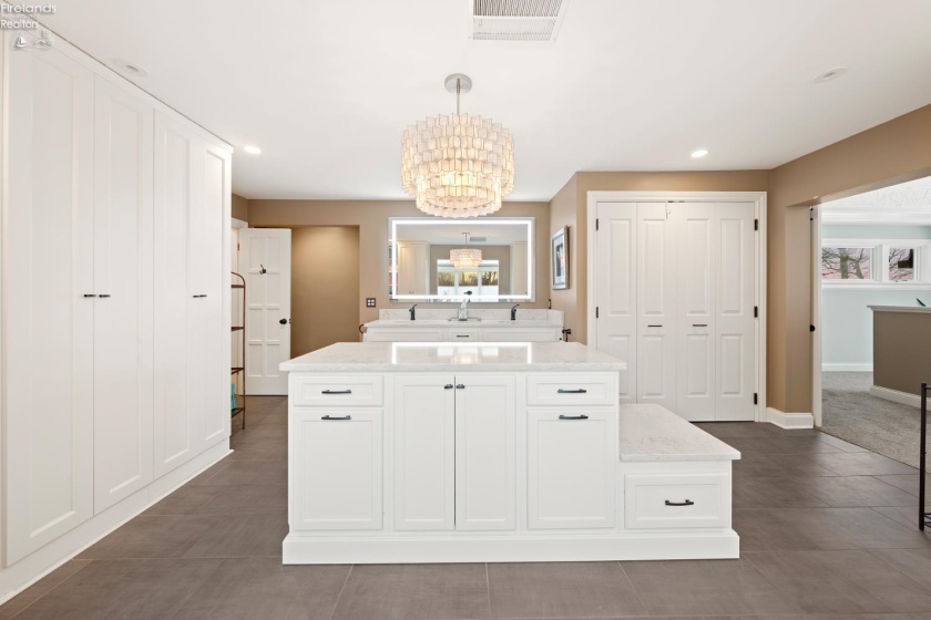 13904 Edgewater, Lakewood, 44107, 6 Bedrooms Bedrooms, ,9 BathroomsBathrooms,Residential,For Sale,Edgewater,20254710