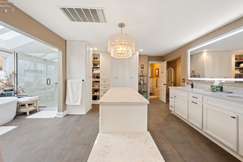 13904 Edgewater, Lakewood, 44107, 6 Bedrooms Bedrooms, ,9 BathroomsBathrooms,Residential,For Sale,Edgewater,20254710