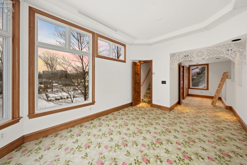 13904 Edgewater, Lakewood, 44107, 6 Bedrooms Bedrooms, ,9 BathroomsBathrooms,Residential,For Sale,Edgewater,20254710