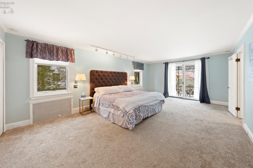 13904 Edgewater, Lakewood, 44107, 6 Bedrooms Bedrooms, ,9 BathroomsBathrooms,Residential,For Sale,Edgewater,20254710