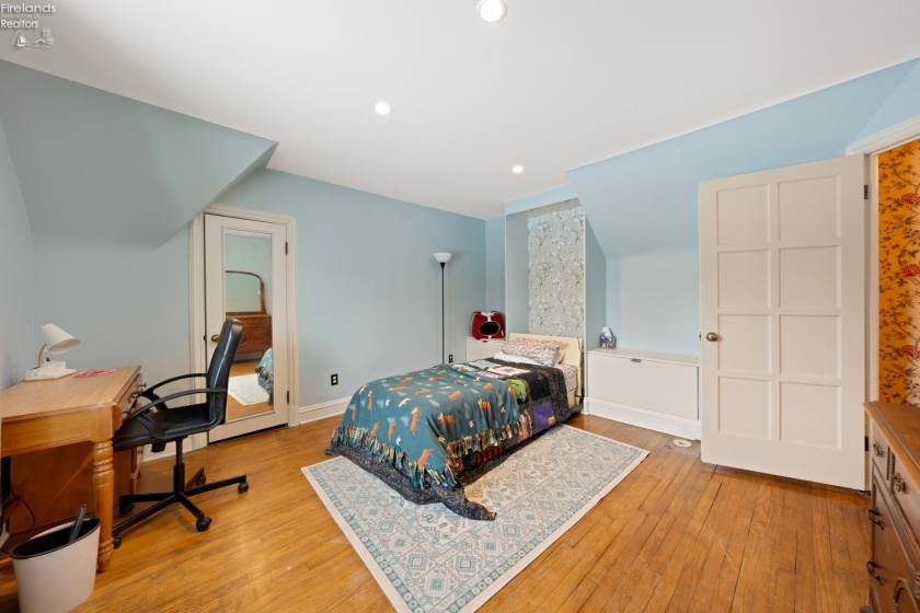 13904 Edgewater, Lakewood, 44107, 6 Bedrooms Bedrooms, ,9 BathroomsBathrooms,Residential,For Sale,Edgewater,20254710