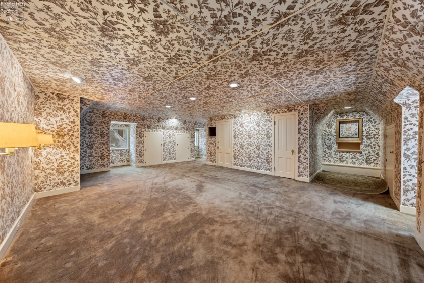 13904 Edgewater, Lakewood, 44107, 6 Bedrooms Bedrooms, ,9 BathroomsBathrooms,Residential,For Sale,Edgewater,20254710