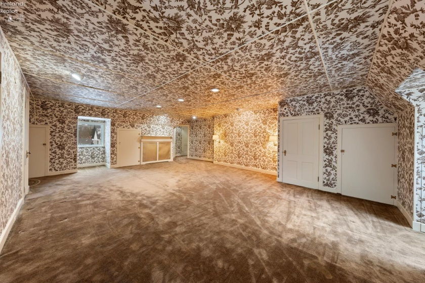 13904 Edgewater, Lakewood, 44107, 6 Bedrooms Bedrooms, ,9 BathroomsBathrooms,Residential,For Sale,Edgewater,20254710