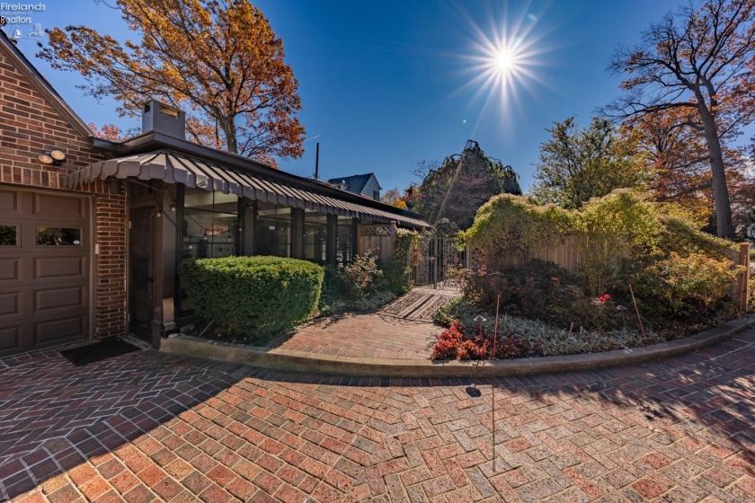 13904 Edgewater, Lakewood, 44107, 6 Bedrooms Bedrooms, ,9 BathroomsBathrooms,Residential,For Sale,Edgewater,20254710