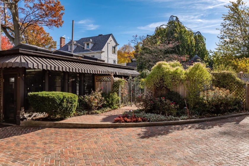 13904 Edgewater, Lakewood, 44107, 6 Bedrooms Bedrooms, ,9 BathroomsBathrooms,Residential,For Sale,Edgewater,20254710