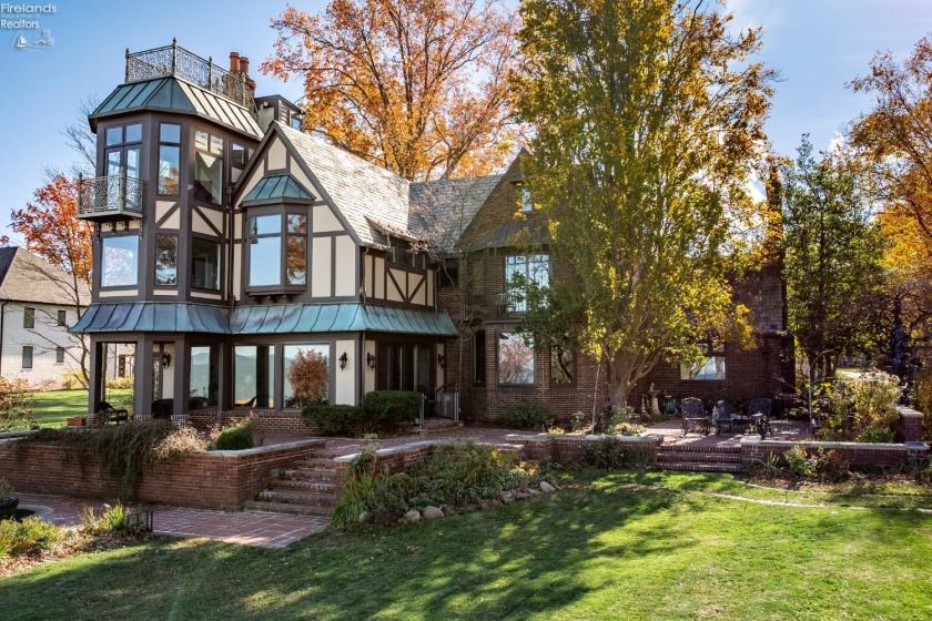 13904 Edgewater, Lakewood, 44107, 6 Bedrooms Bedrooms, ,9 BathroomsBathrooms,Residential,For Sale,Edgewater,20254710