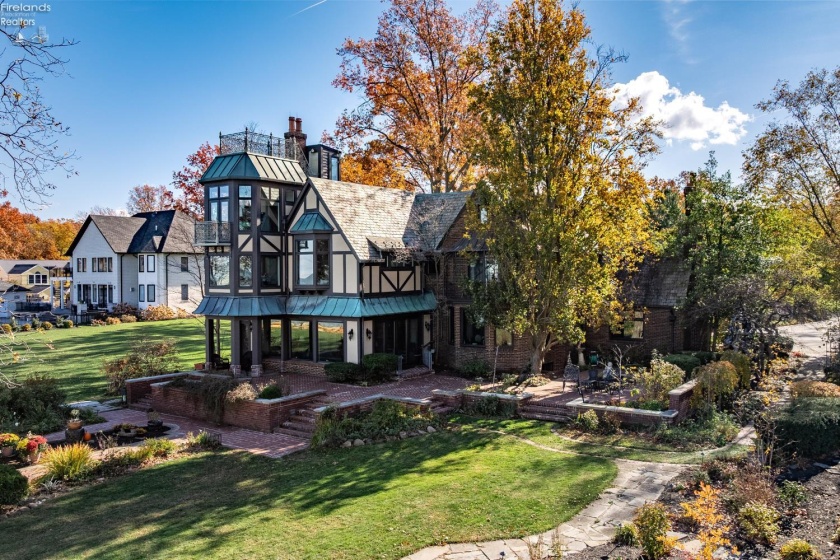 13904 Edgewater, Lakewood, 44107, 6 Bedrooms Bedrooms, ,9 BathroomsBathrooms,Residential,For Sale,Edgewater,20254710