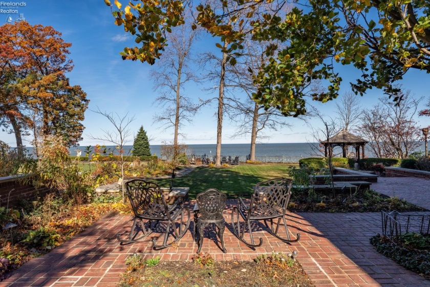 13904 Edgewater, Lakewood, 44107, 6 Bedrooms Bedrooms, ,9 BathroomsBathrooms,Residential,For Sale,Edgewater,20254710