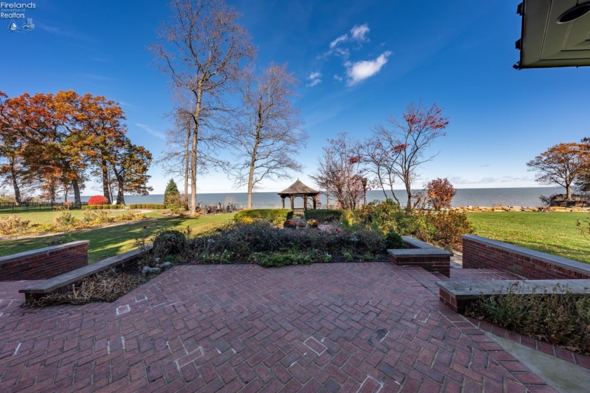 13904 Edgewater, Lakewood, 44107, 6 Bedrooms Bedrooms, ,9 BathroomsBathrooms,Residential,For Sale,Edgewater,20254710