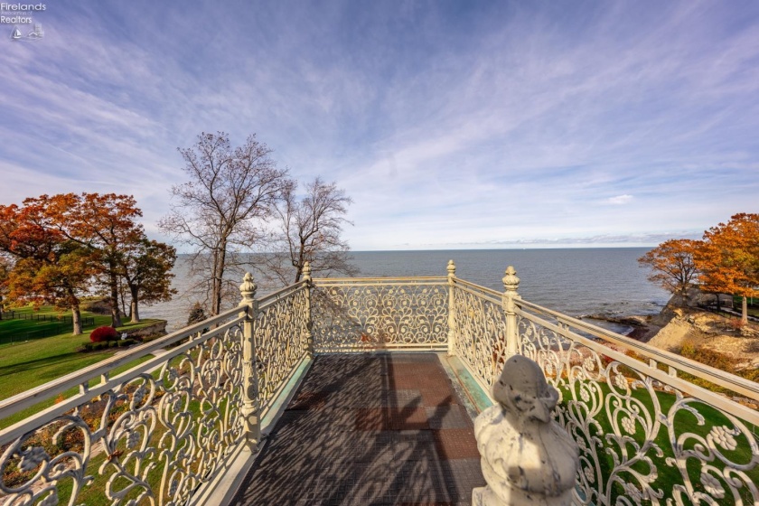 13904 Edgewater, Lakewood, 44107, 6 Bedrooms Bedrooms, ,9 BathroomsBathrooms,Residential,For Sale,Edgewater,20254710