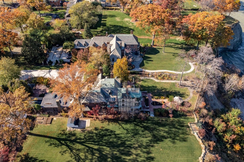 13904 Edgewater, Lakewood, 44107, 6 Bedrooms Bedrooms, ,9 BathroomsBathrooms,Residential,For Sale,Edgewater,20254710