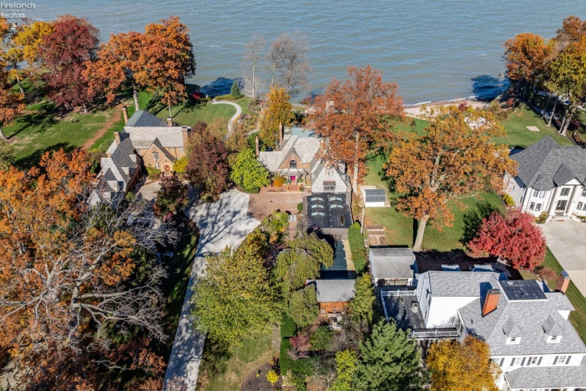 13904 Edgewater, Lakewood, 44107, 6 Bedrooms Bedrooms, ,9 BathroomsBathrooms,Residential,For Sale,Edgewater,20254710