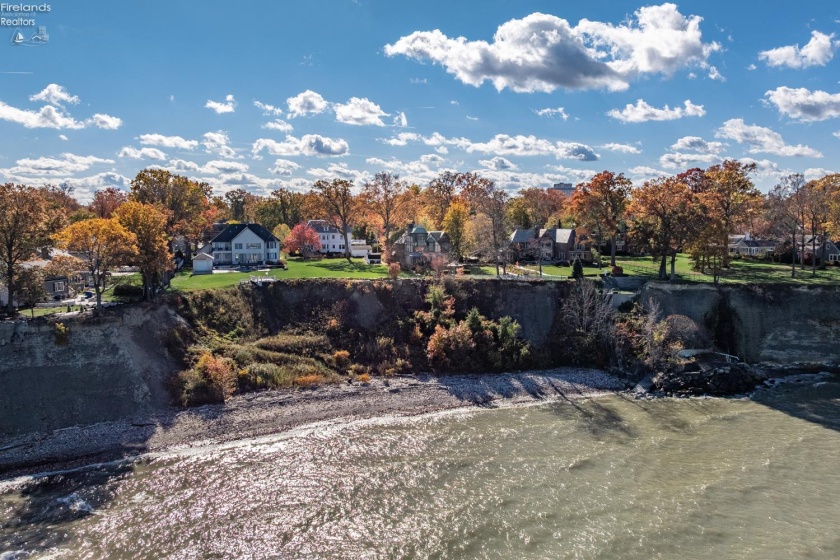 13904 Edgewater, Lakewood, 44107, 6 Bedrooms Bedrooms, ,9 BathroomsBathrooms,Residential,For Sale,Edgewater,20254710