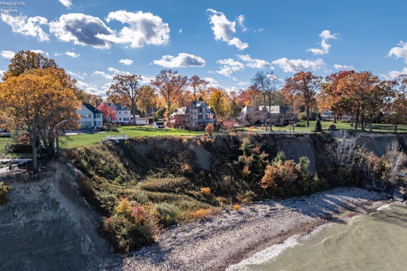 13904 Edgewater, Lakewood, 44107, 6 Bedrooms Bedrooms, ,9 BathroomsBathrooms,Residential,For Sale,Edgewater,20254710