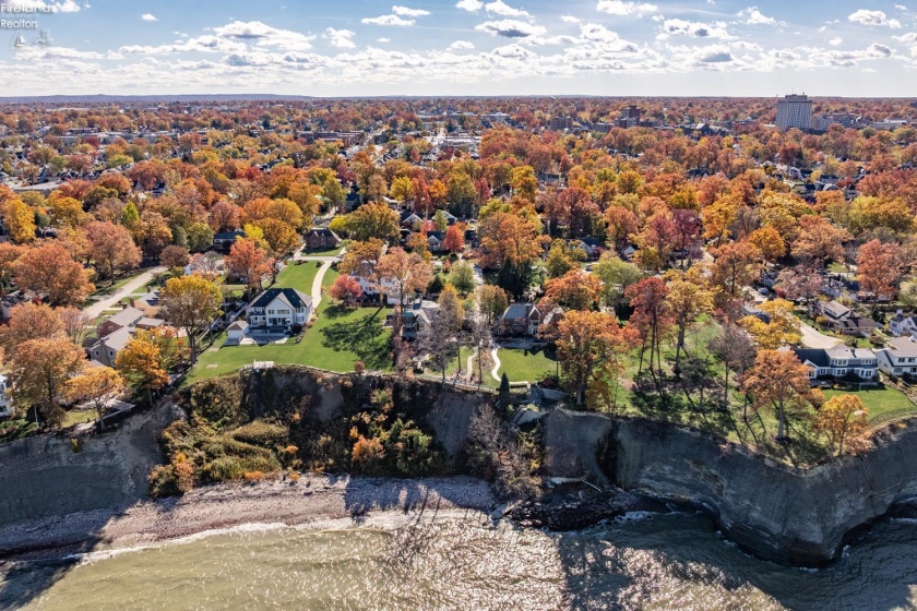 13904 Edgewater, Lakewood, 44107, 6 Bedrooms Bedrooms, ,9 BathroomsBathrooms,Residential,For Sale,Edgewater,20254710