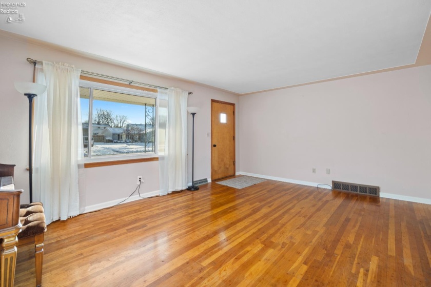 1816 36th Street, Lorain, 44053, 3 Bedrooms Bedrooms, ,2 BathroomsBathrooms,Residential,For Sale,36th,20254758