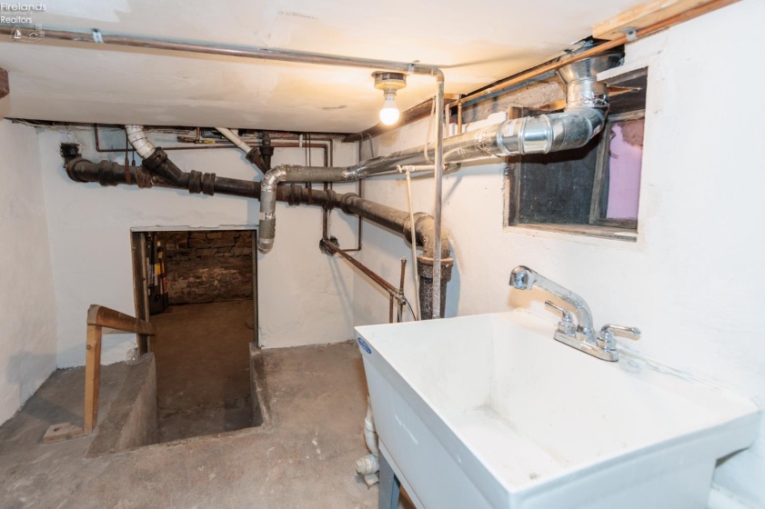 306 Tyler Street, Sandusky, 44870, 3 Bedrooms Bedrooms, ,1 BathroomBathrooms,Residential,For Sale,Tyler,20254738