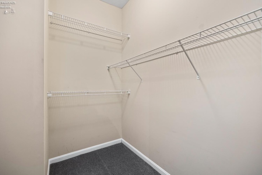 5537 Beavercrest Drive, Lorain, 44053, 2 Bedrooms Bedrooms, ,2 BathroomsBathrooms,Residential,For Sale,Beavercrest,20254767