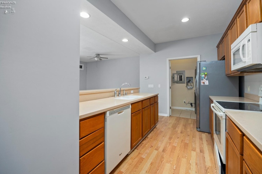 5537 Beavercrest Drive, Lorain, 44053, 2 Bedrooms Bedrooms, ,2 BathroomsBathrooms,Residential,For Sale,Beavercrest,20254767