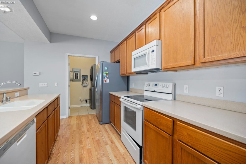 5537 Beavercrest Drive, Lorain, 44053, 2 Bedrooms Bedrooms, ,2 BathroomsBathrooms,Residential,For Sale,Beavercrest,20254767